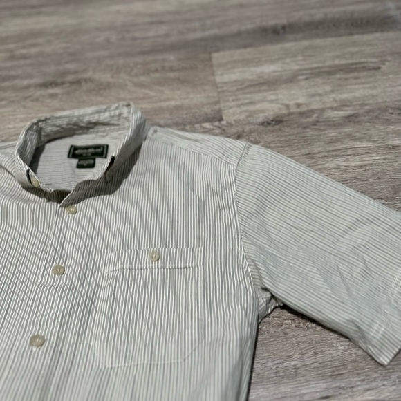 Eddie Bauer short sleeve men’s button down shirt size medium - Picture 3 of 6